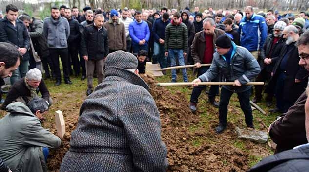 BAFRA ELİF NUR'A AĞLADI