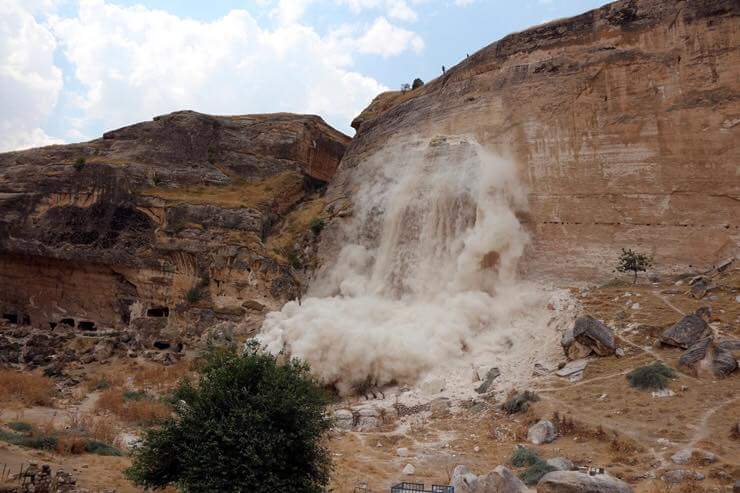 HASANKEYF DİNAMİTLE YOK EDİLİYOR