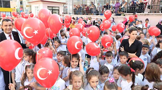 OKULLARIYLA, ARKADAŞLARIYLA, ÖĞRETMENLERİYLE BULUŞTULAR...