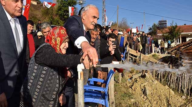 Büyükşehir Yakakent'in 50 yıllık su sorununu çözdü