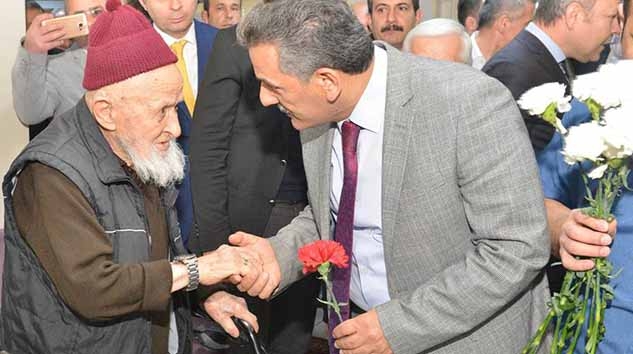 YAŞLILAR BİZİM HUZUR KAYNAĞIMIZ VE BAŞIMIZIN TACIDIR