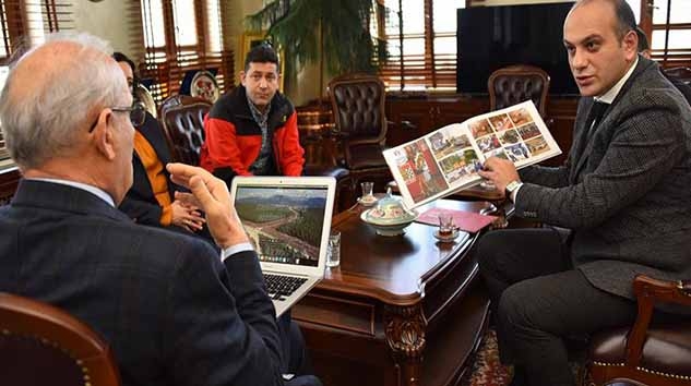 BAŞKAN YILMAZ'IN YÜZÜNÜ GÜLDÜREN ANLAMLI HEDİYE