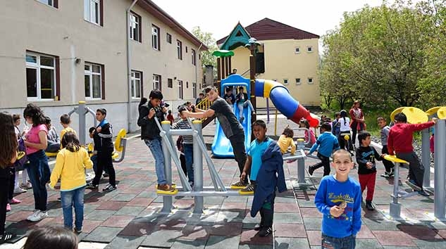 Tekkeköy'deki Okullar ve Çevreleri Güzelleşiyor