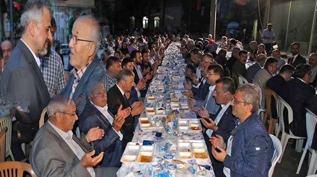 HALK İFTARLARINA YOĞUN KATILIM