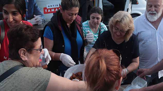 İlkadım CHP Batı Parkta Tulumba Dağıttı