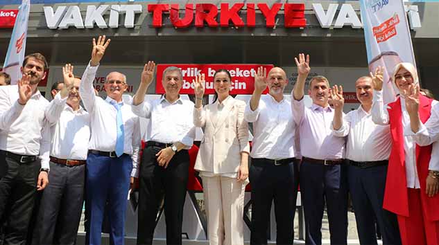 AK PARTİ AİLESİNDEBAYRAMLAŞMA