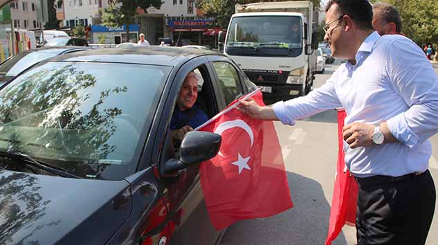 Taşçı, Türk'ün bayramı, 'Bayrak'sız kutlanmaz!