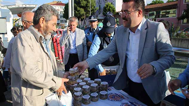 Atakum' da aşure dağıtıldı...