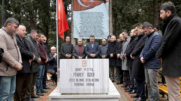 Şehit Özer kabri başında anıldı