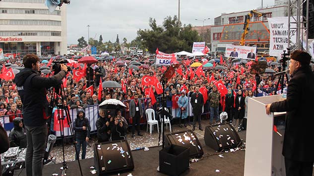 Usta Sevdalıları Yağmur, Çamur Dinlemedi!