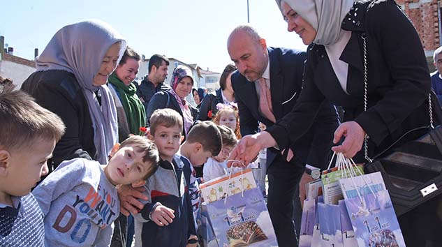 Çiçeklerimiz Yavrularımızın Sevgisiyle Büyüyecek!...