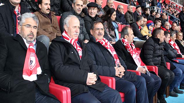 Demir, Samsunspor'un Yanında...