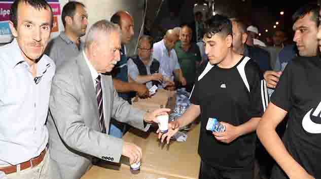 Demirtaş Lokmaları Kendi Elleriyle Dağıttı!