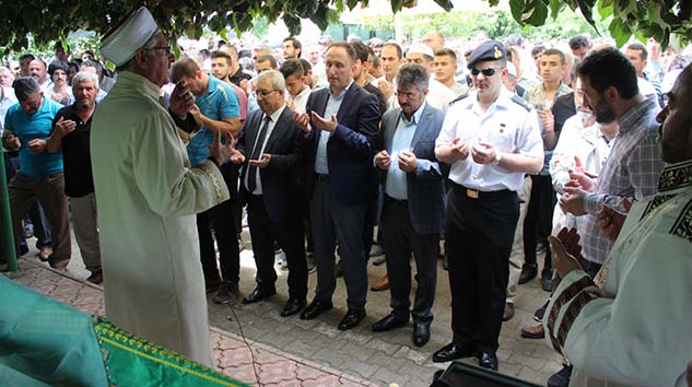 Trafik Kazasında Ölen İki Kardeş Toprağa Verildi