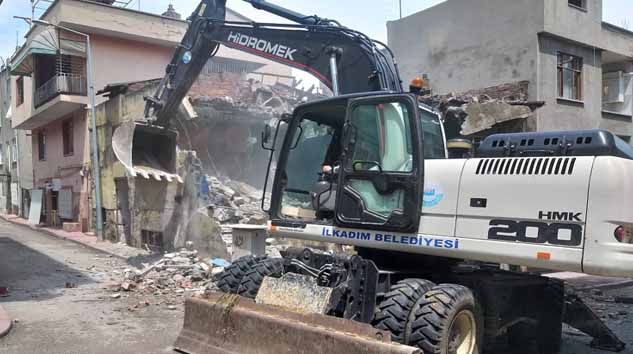 İLKADIM'DA METRUK YAPILARA YER YOK!