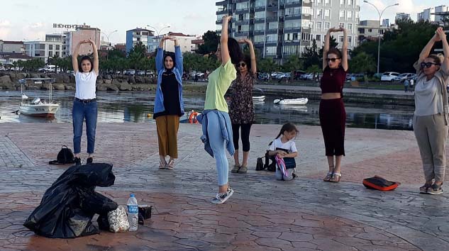 Gençler Dünya Değişim Günü'nde Atakum Sahilinde