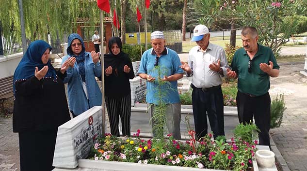 Şehit Kamil Kitapçı Kabri Başında Dualarla Anıldı