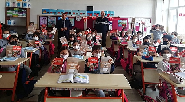 "İstersem Ben de Başarırım" Projesi Kapsamında Öğrencilere 17 Bin Kitap Dağıtıldı