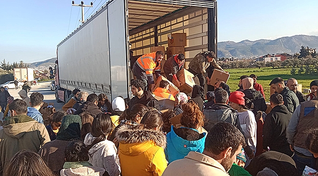 Atakum'dan Çıkan Yardım TIR'ları Afet Bölgesine Ulaştı