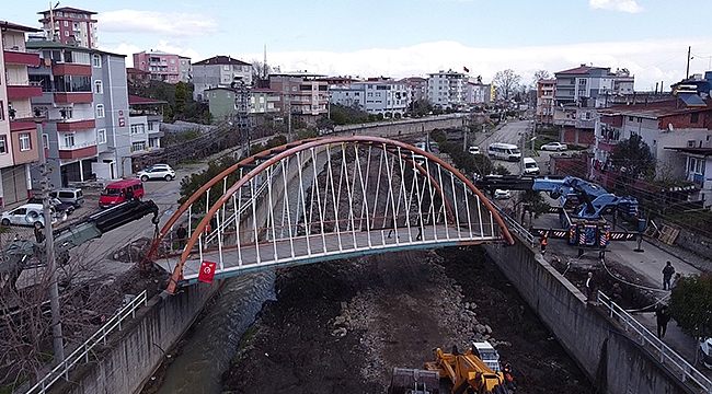 Kirazlık Köprüsü'nü Yeni Yerine Taşıma Operasyonu Tamamlandı 