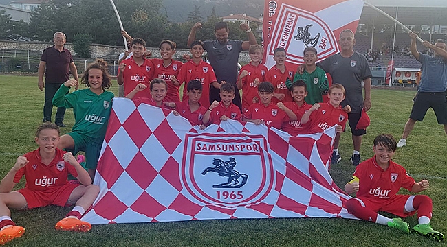 Turnuvanın Şampiyonu Yılport Samsunspor U12 Takımı