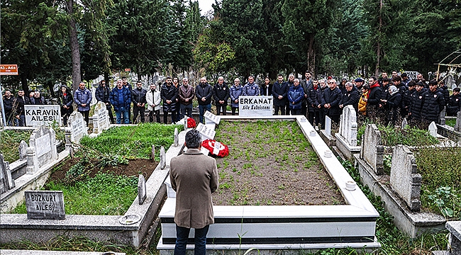 Erkanat, Mezarı Başında Anıldı