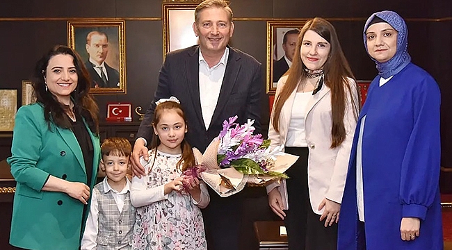 Minik Öğrencilerden Başkan Candal'a Sürpriz Ziyaret