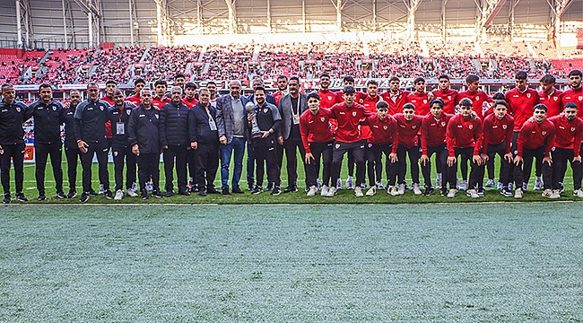 U19 Takımımız Taraftarımızı Selamladı