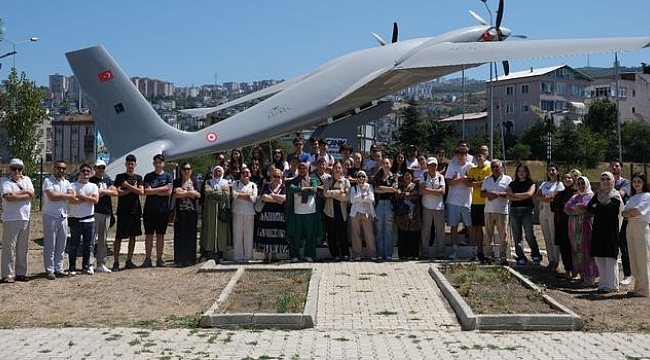 Rumen Öğrencilerden Canik'te Akıncı TİHA Pozu