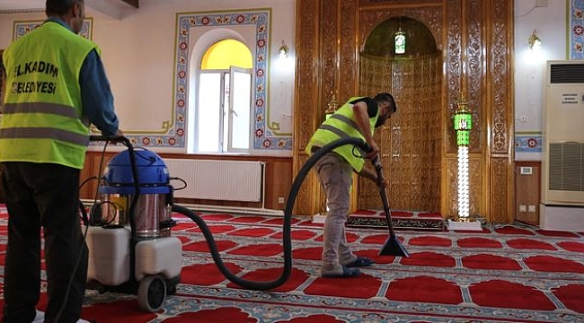 Talep Arttı, İlkadım'da Cami Temizliği Günde 3'e Çıktı