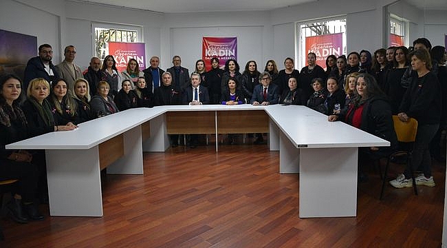 CHP'liler Kadına Şiddete Tepki İçin Bir Araya Geldi