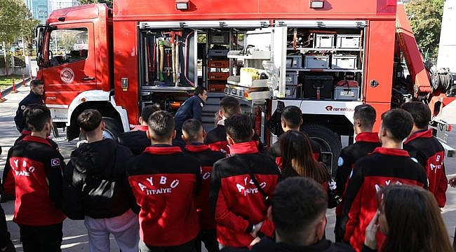 İtfaiyecilik Öğrencilerine Deneyimlerini Aktarıyorlar