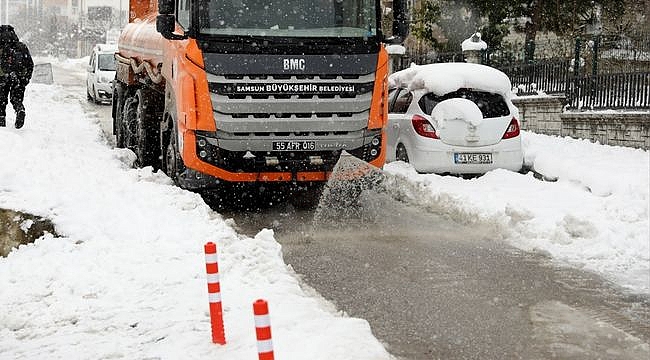 Büyükşehir'den Buzlanmaya Karşı Tuzlama ve Solüsyon Mesaisi