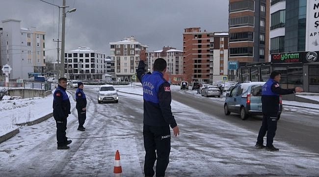 Kar Lastiği Olmadan Sokağa Çıkmayın